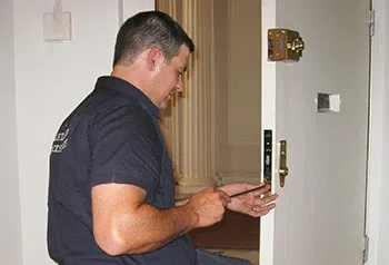 Little Village Locksmith Store Houston, TX 713-357-0767 - locks-change-6